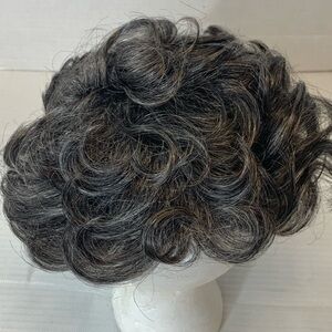 Elura Wig. Salt N Pepper color. See all pics. Never used. Comb clips. Sy…